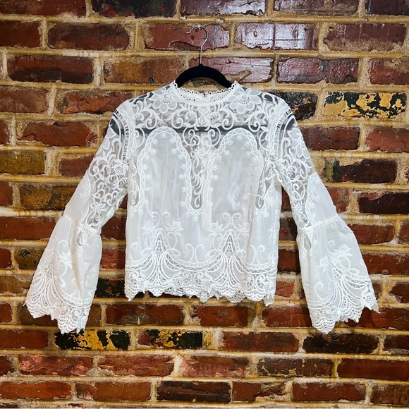 Lucy Paris Tops - LUCY PARIS lace cropped top, Women’s size Small